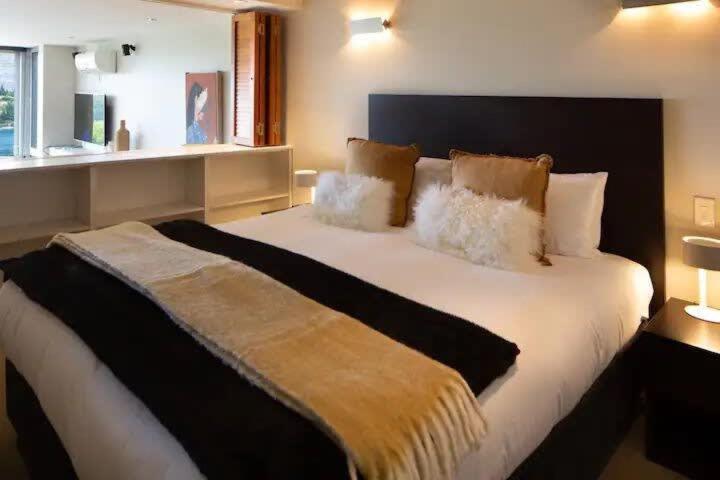 Stunning Lakeview 1 Bedroom Apartment Queenstown Exterior photo