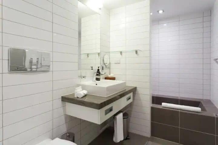 Stunning Lakeview 1 Bedroom Apartment Queenstown Exterior photo
